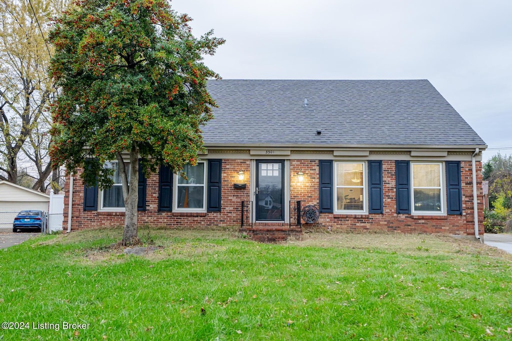 view of front of home with a front lawn