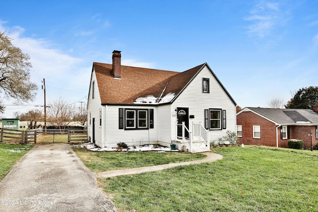 view of front facade featuring a front lawn