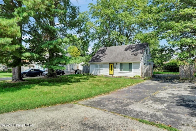 view of front of home featuring a front lawn