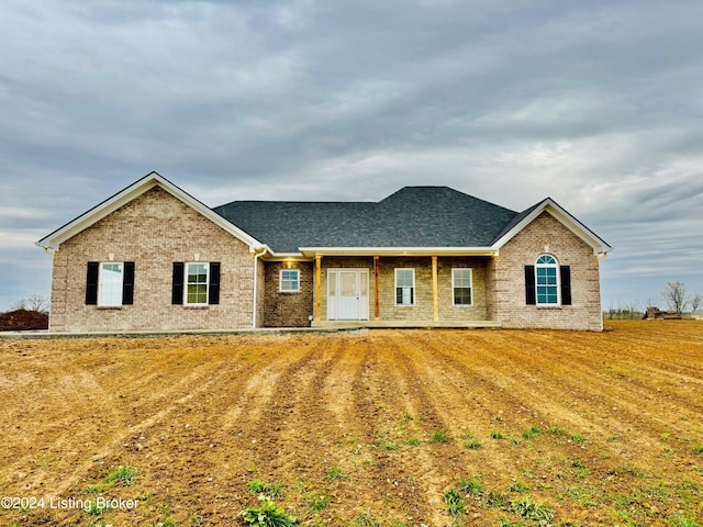 view of front facade with a front lawn