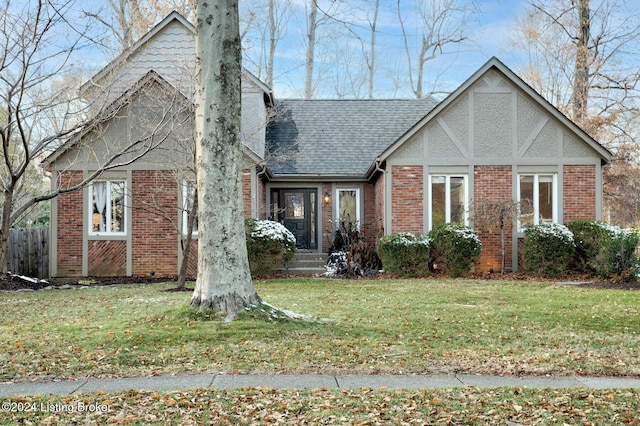 view of front of house featuring a front lawn