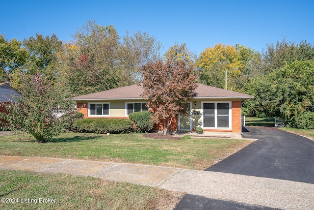 view of front of house with a front lawn