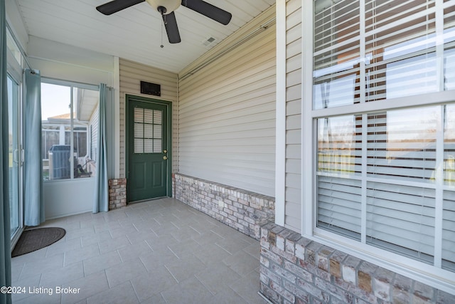 doorway to property with covered porch