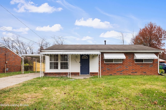 view of front of house featuring a front lawn