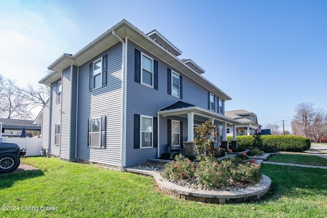 view of front of property featuring covered porch and a front lawn