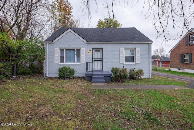 view of front facade with a front yard