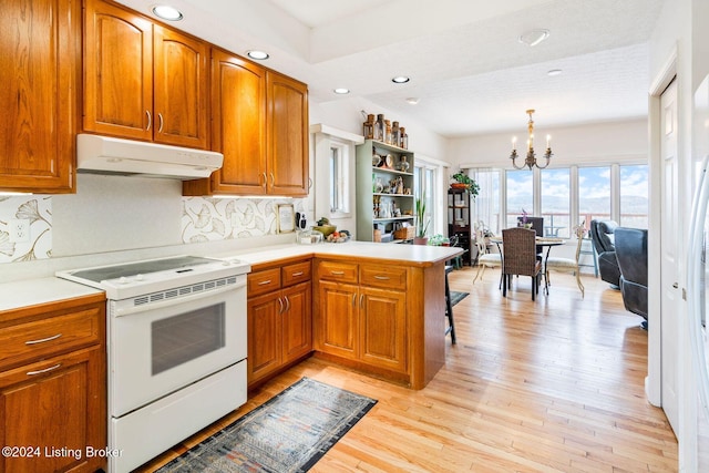 kitchen with electric range, hanging light fixtures, a notable chandelier, kitchen peninsula, and light wood-type flooring