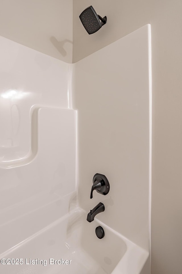 bathroom with tub / shower combination