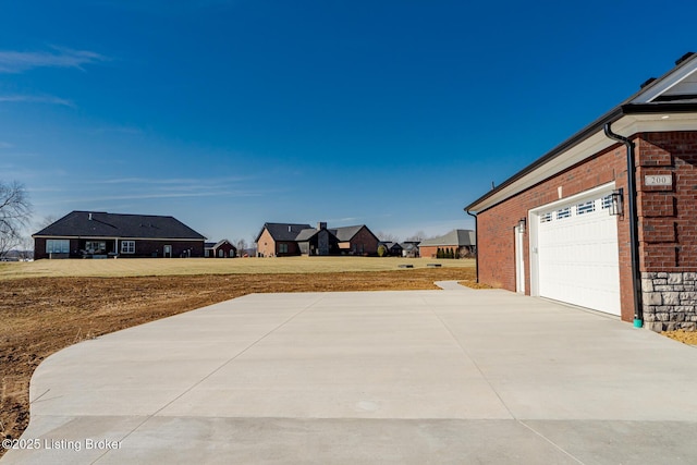 view of yard featuring concrete driveway