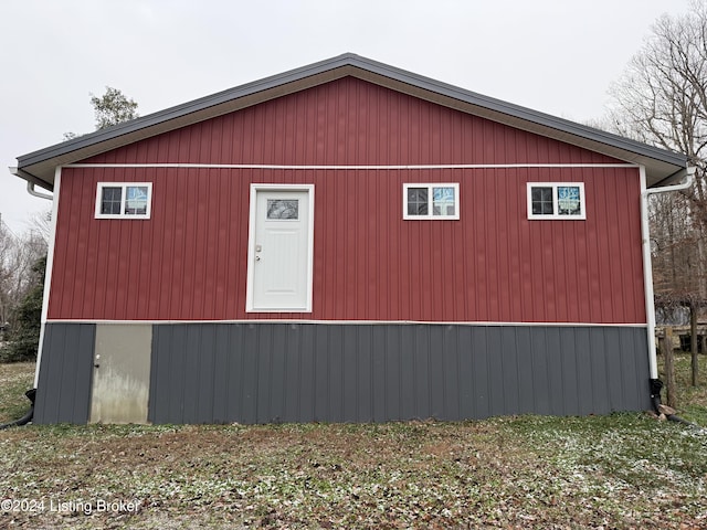 view of outbuilding