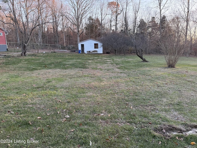 view of yard with a storage unit