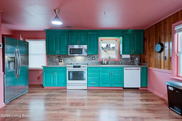 kitchen featuring backsplash, light hardwood / wood-style flooring, stainless steel appliances, and sink