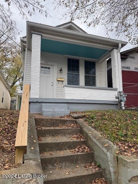 view of front of property featuring a porch