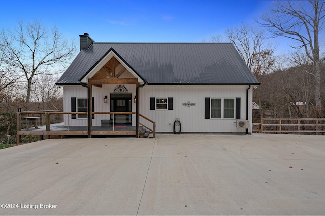 view of front of home