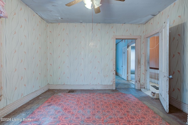 empty room featuring ceiling fan