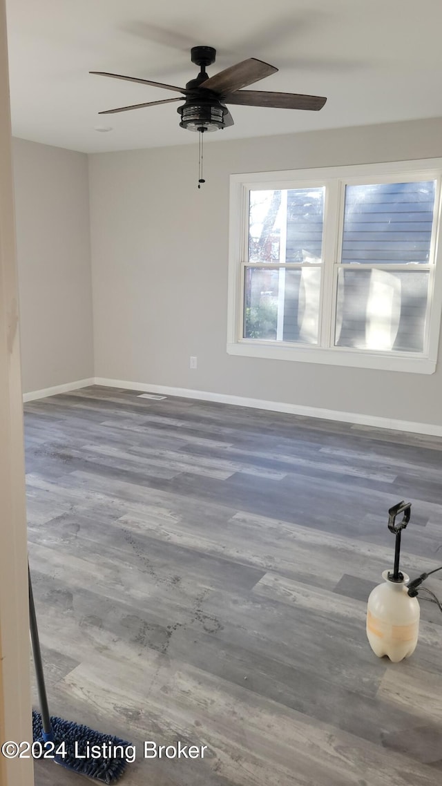 unfurnished room with wood-type flooring and ceiling fan