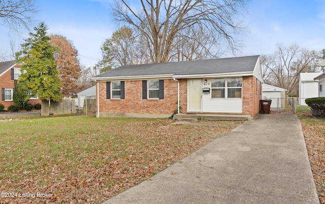 view of front of home with a front lawn