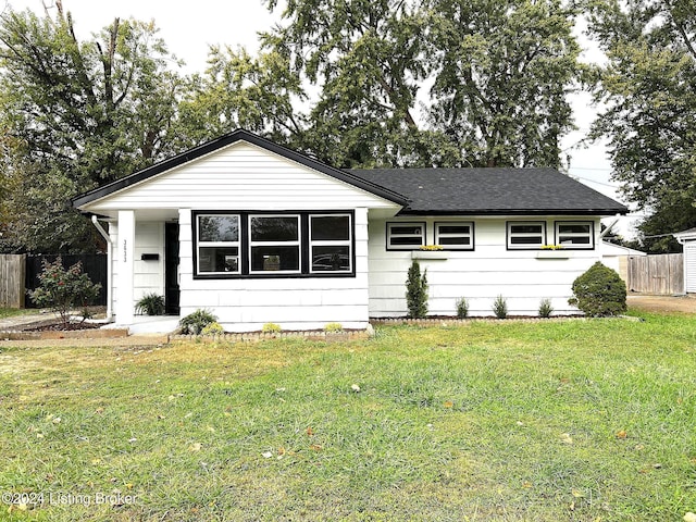 single story home featuring a front yard