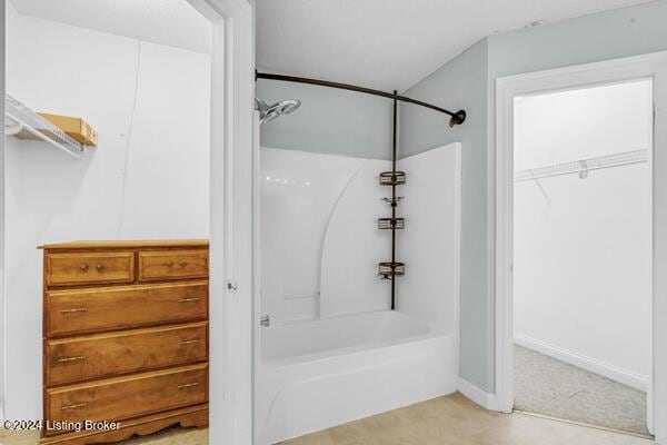 bathroom with shower / tub combination