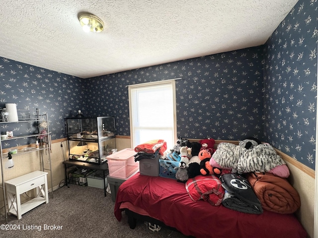 bedroom featuring carpet floors and a textured ceiling