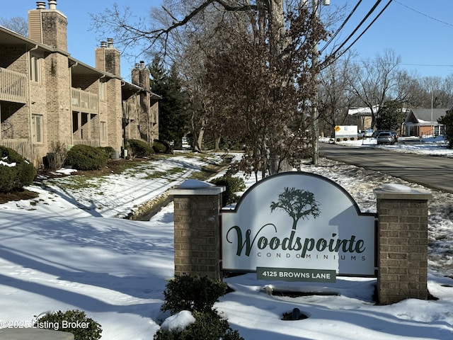 view of community / neighborhood sign