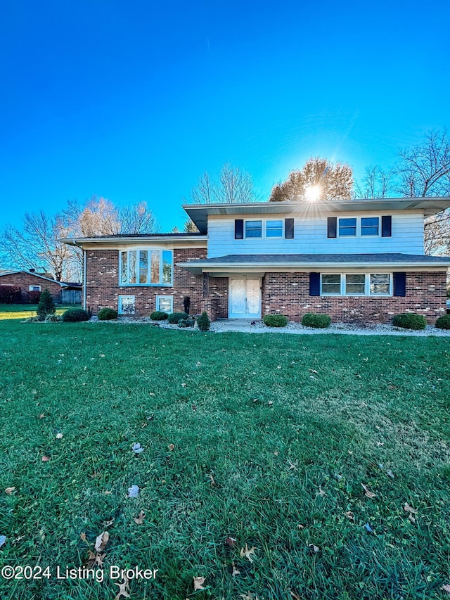 view of front of house featuring a front yard