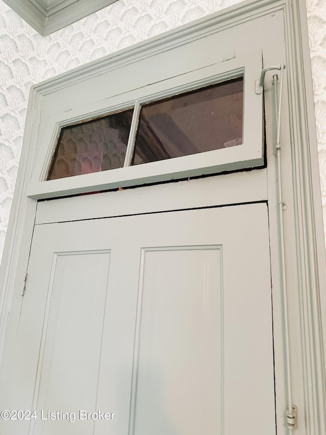 205 W Chestnut St, Leitchfield, KY 42754 - detailed view of wallpapered walls
