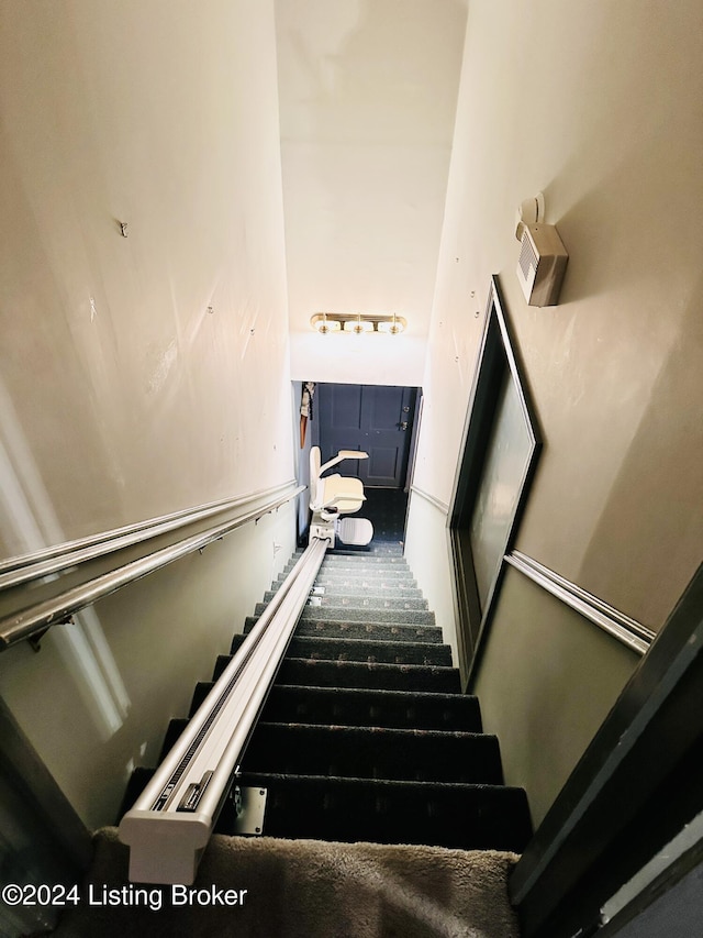 205 W Chestnut St, Leitchfield, KY 42754 - view of stairway