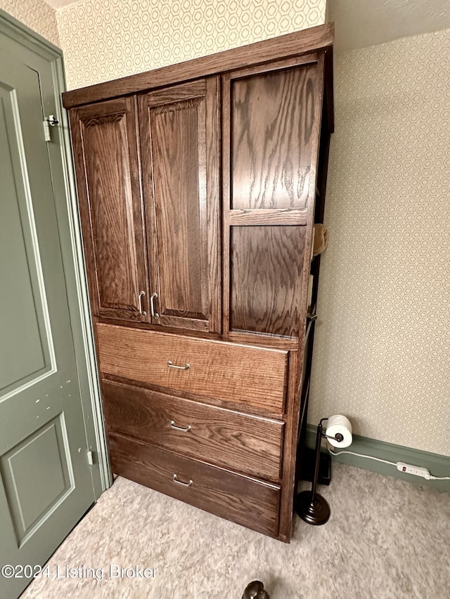 205 W Chestnut St, Leitchfield, KY 42754 - detailed view of wallpapered walls