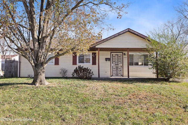 ranch-style house with a front yard