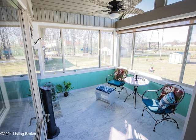 sunroom / solarium with ceiling fan