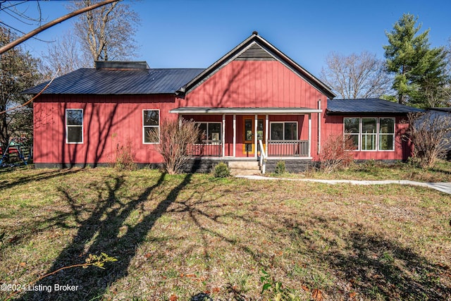 view of front of home with a porch and a front lawn