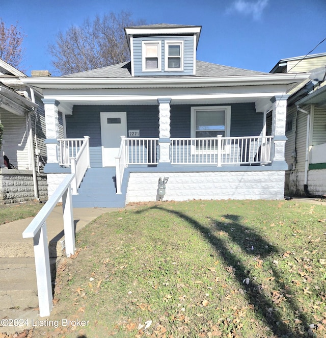 view of front facade featuring a front lawn and covered porch