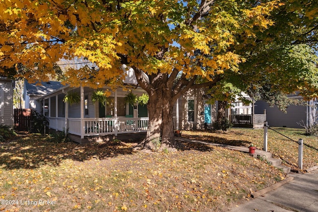 view of front of property featuring a porch