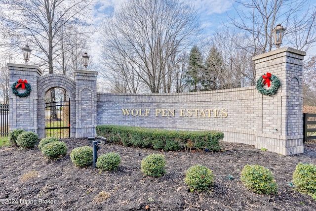 view of community / neighborhood sign