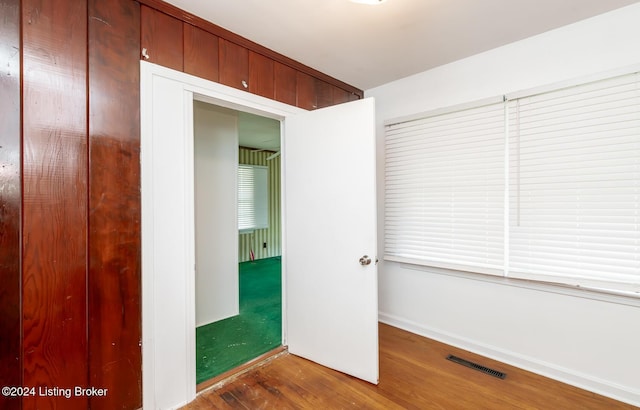 unfurnished bedroom with hardwood / wood-style flooring and a closet