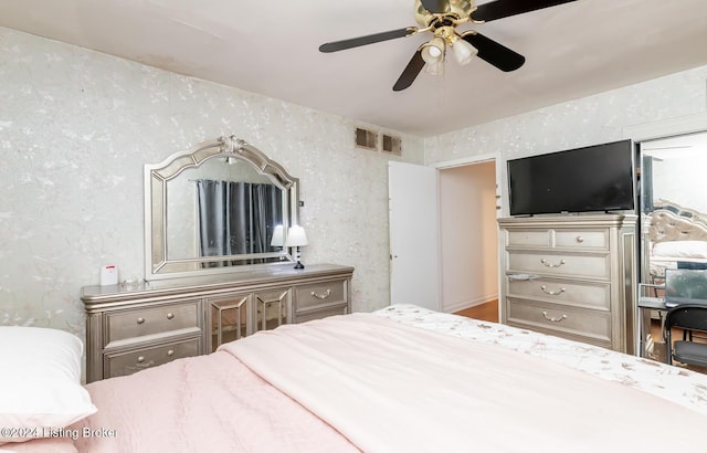 bedroom with ceiling fan