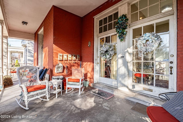 entrance to property featuring a porch