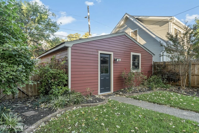 exterior space featuring a lawn