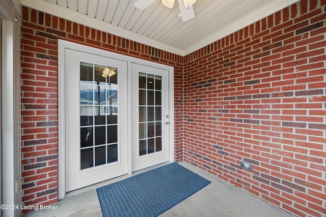 entrance to property featuring ceiling fan