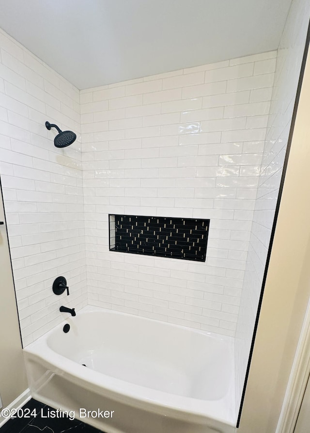 bathroom with tiled shower / bath combo