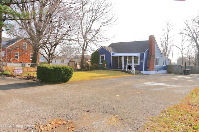 view of front of property