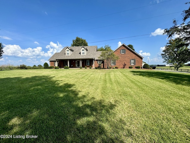 view of front of house featuring a front lawn