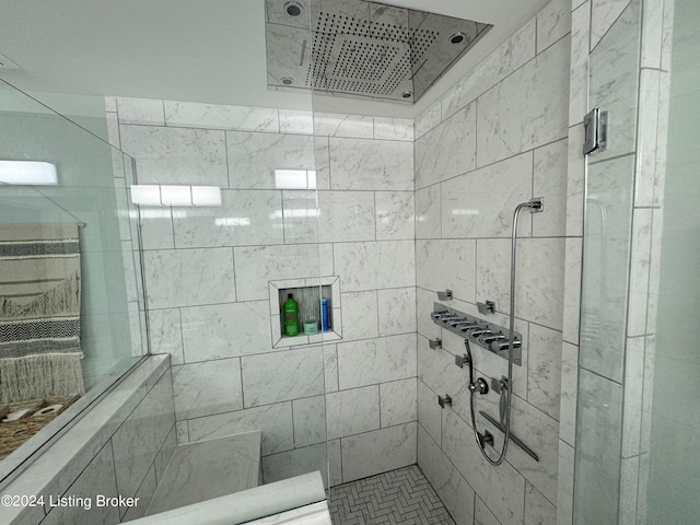 bathroom featuring a tile shower