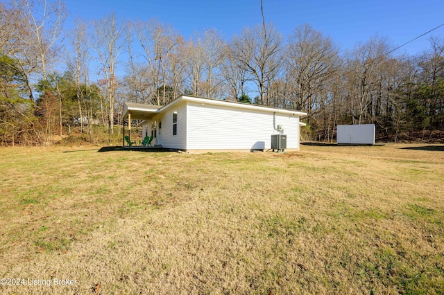 view of yard featuring central AC unit