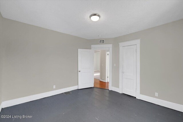 unfurnished bedroom featuring a textured ceiling