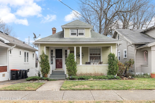 bungalow-style home featuring a front lawn