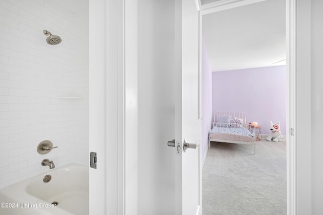 bathroom featuring tiled shower / bath