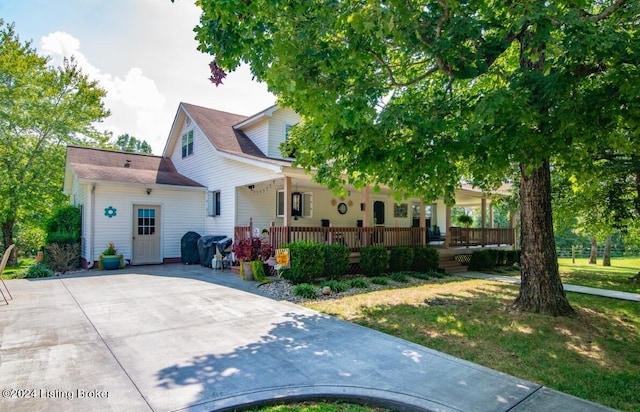 view of front of property with covered porch and a front yard