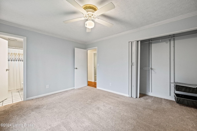 unfurnished bedroom featuring light carpet, a textured ceiling, ceiling fan, and ornamental molding